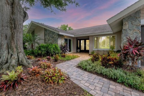 Casa en venta en Tampa, Florida, 4 dormitorios, 240.99 m2 № 1570444 - foto 3