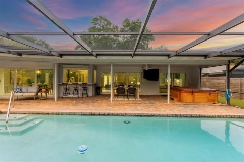 Casa en venta en Tampa, Florida, 4 dormitorios, 240.99 m2 № 1570444 - foto 5