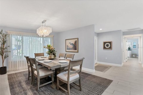Casa en venta en Tampa, Florida, 4 dormitorios, 240.99 m2 № 1570444 - foto 12