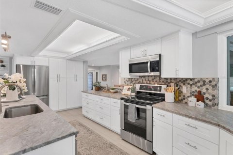 Casa en venta en Tampa, Florida, 4 dormitorios, 240.99 m2 № 1570444 - foto 24