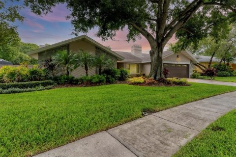Casa en venta en Tampa, Florida, 4 dormitorios, 240.99 m2 № 1570444 - foto 1