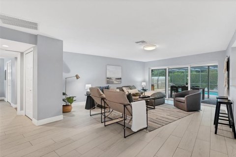 Casa en venta en Tampa, Florida, 4 dormitorios, 240.99 m2 № 1570444 - foto 14