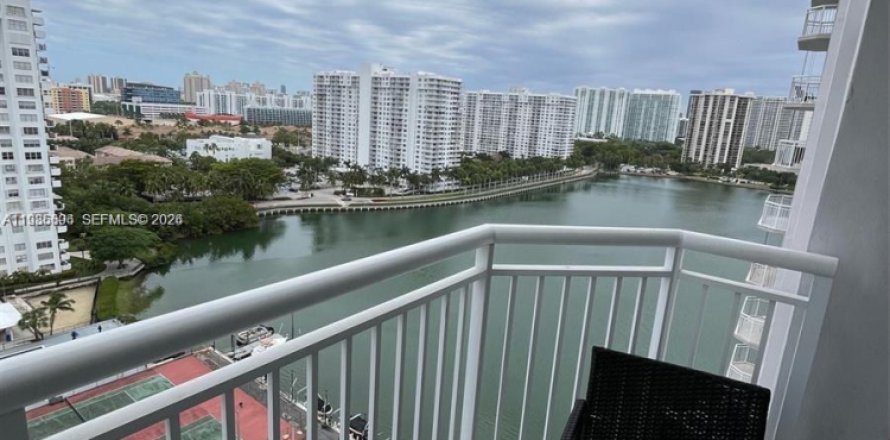 Condo à Aventura, Floride, 2 chambres  № 2049093
