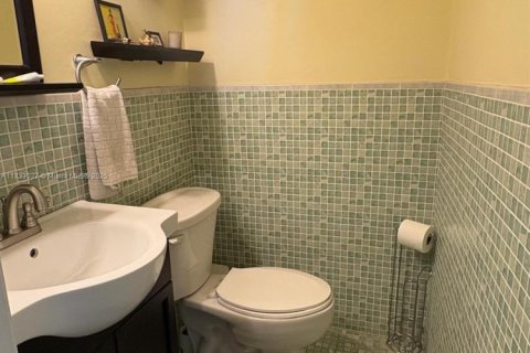 Condo in Miami, Florida, 1 bedroom  № 1814306 - photo 9