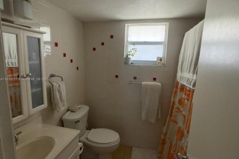 Condo in Miami, Florida, 1 bedroom  № 1814306 - photo 8