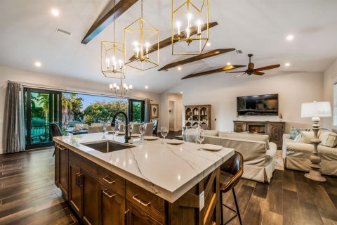 House in Sarasota, Florida 6 bedrooms, 322.37 sq.m. № 1757322 - photo 18