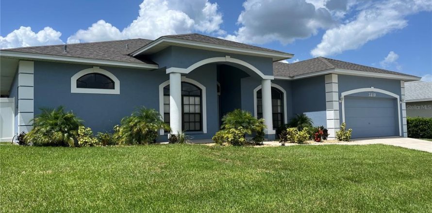 House in Lakeland, Florida 5 bedrooms, 228.08 sq.m. № 1813178