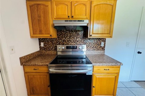 House in Spring Hill, Florida 2 bedrooms, 102.66 sq.m. № 1869734 - photo 6