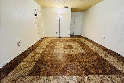 House in Spring Hill, Florida 2 bedrooms, 102.66 sq.m. № 1869734 - photo 14