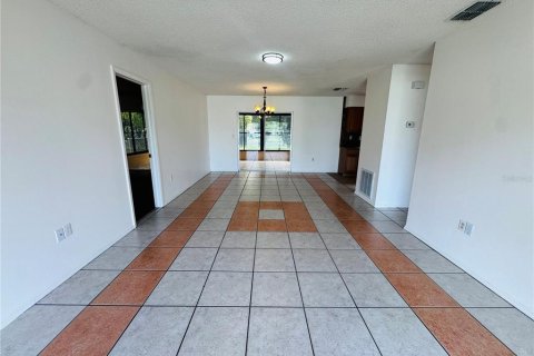 House in Spring Hill, Florida 2 bedrooms, 102.66 sq.m. № 1869734 - photo 3