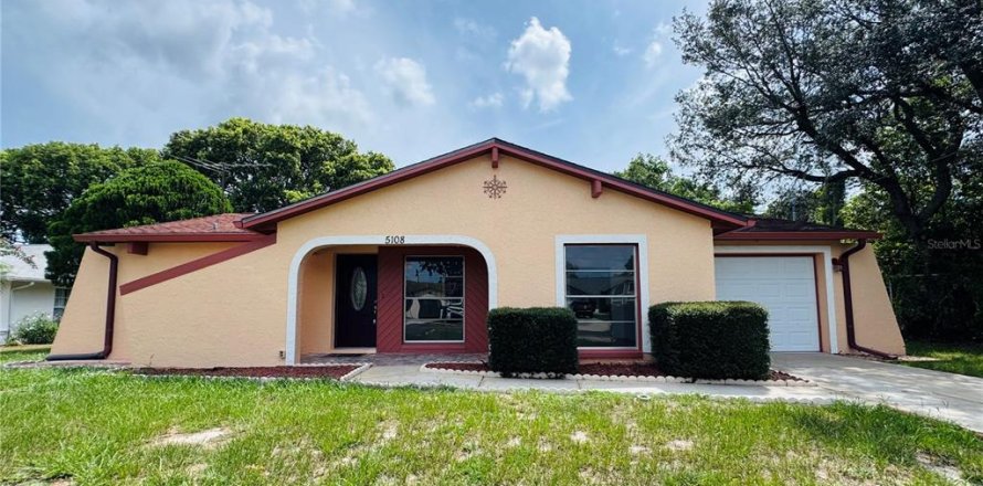 House in Spring Hill, Florida 2 bedrooms, 102.66 sq.m. № 1869734