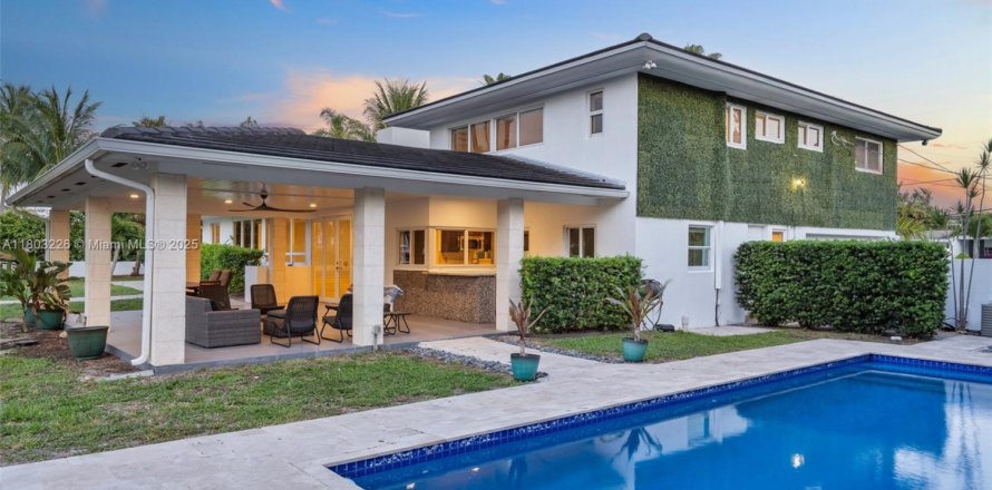 Villa ou maison à Miami Shores, Floride 5 chambres, 266.44 m2 № 1686100