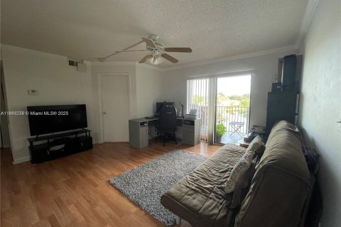 Copropriété à louer à Pembroke Pines, Floride: 1 chambre, 68.65 m2 № 1828875 - photo 3