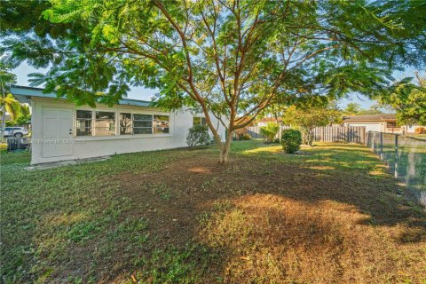 Casa en venta en Lauderhill, Florida, 2 dormitorios, 141.21 m2 № 1975771 - foto 27