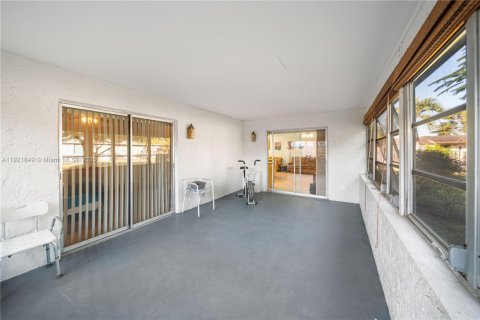 Casa en venta en Lauderhill, Florida, 2 dormitorios, 141.21 m2 № 1975771 - foto 25