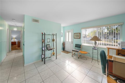 Casa en venta en Lauderhill, Florida, 2 dormitorios, 141.21 m2 № 1975771 - foto 11