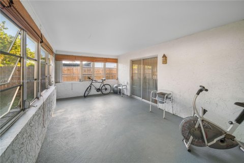 Casa en venta en Lauderhill, Florida, 2 dormitorios, 141.21 m2 № 1975771 - foto 24