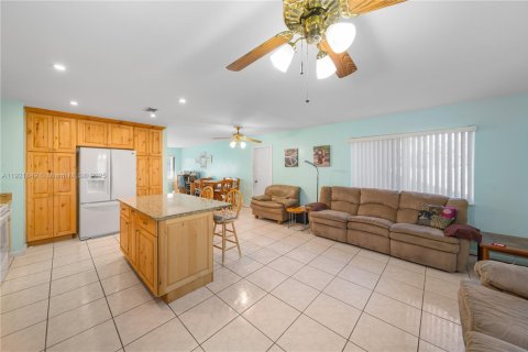 Casa en venta en Lauderhill, Florida, 2 dormitorios, 141.21 m2 № 1975771 - foto 8