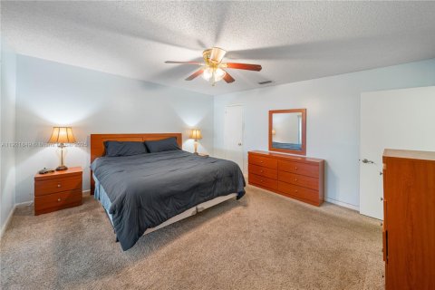 Casa en venta en Lauderhill, Florida, 2 dormitorios, 141.21 m2 № 1975771 - foto 13