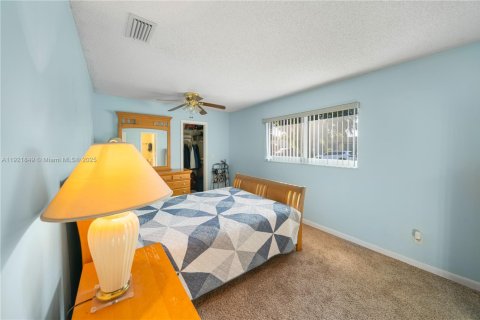 Casa en venta en Lauderhill, Florida, 2 dormitorios, 141.21 m2 № 1975771 - foto 18