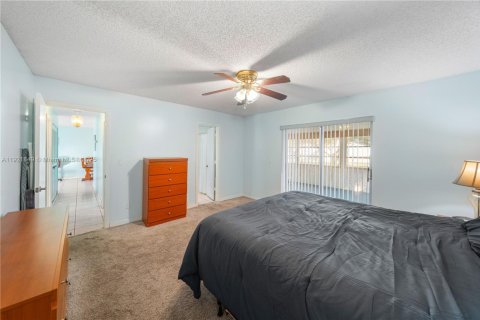 Casa en venta en Lauderhill, Florida, 2 dormitorios, 141.21 m2 № 1975771 - foto 15