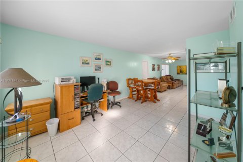 Casa en venta en Lauderhill, Florida, 2 dormitorios, 141.21 m2 № 1975771 - foto 7