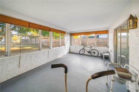 Casa en venta en Lauderhill, Florida, 2 dormitorios, 141.21 m2 № 1975771 - foto 23