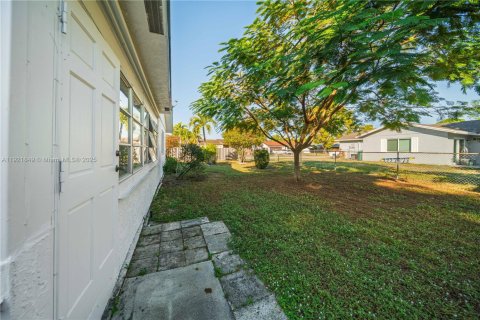 Casa en venta en Lauderhill, Florida, 2 dormitorios, 141.21 m2 № 1975771 - foto 26