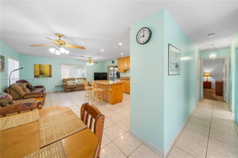Casa en venta en Lauderhill, Florida, 2 dormitorios, 141.21 m2 № 1975771 - foto 6