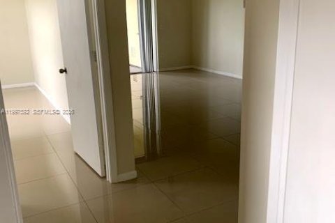 Condo in Doral, Florida, 1 bedroom  № 2065029 - photo 11