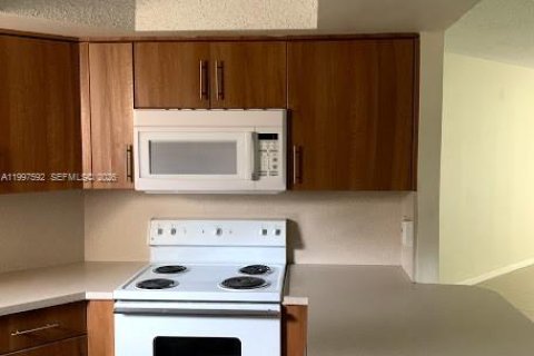 Condo in Doral, Florida, 1 bedroom  № 2065029 - photo 8