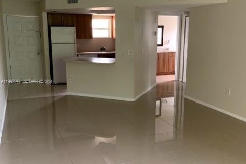 Condo in Doral, Florida, 1 bedroom  № 2065029 - photo 9