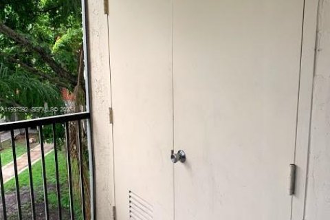 Condo in Doral, Florida, 1 bedroom  № 2065029 - photo 19