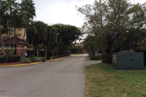 Condo in Doral, Florida, 1 bedroom  № 2065029 - photo 4