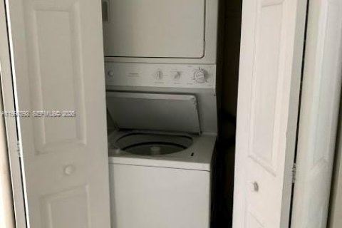 Condo in Doral, Florida, 1 bedroom  № 2065029 - photo 16