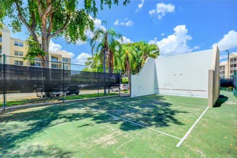 Condo in Doral, Florida, 1 bedroom  № 2065029 - photo 22