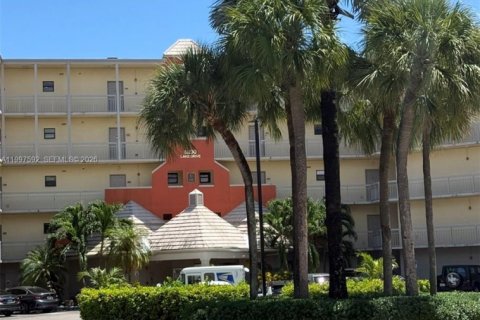 Condo in Doral, Florida, 1 bedroom  № 2065029 - photo 26