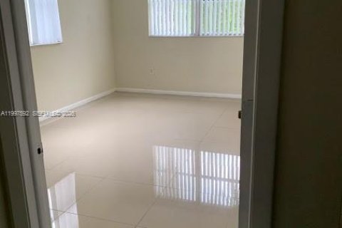 Condo in Doral, Florida, 1 bedroom  № 2065029 - photo 12