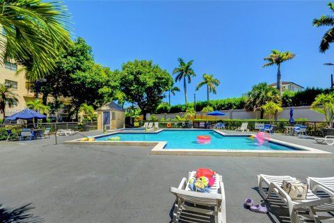 Condo in Doral, Florida, 1 bedroom  № 2065029 - photo 23