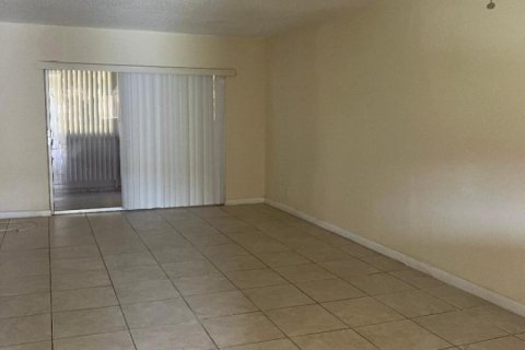 Copropriété à vendre à Margate, Floride: 2 chambres, 89.19 m2 № 2146954 - photo 2