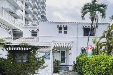 Casa en Miami Beach, Florida 6 dormitorios, 237.18 m2 № 2022593
