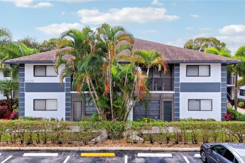 Condo in Delray Beach, Florida, 2 bedrooms  № 2029701 - photo 1