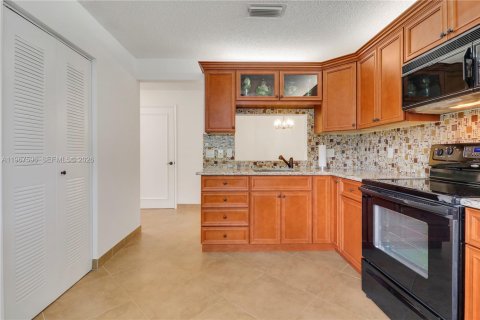 Condo in Delray Beach, Florida, 2 bedrooms  № 2029701 - photo 9