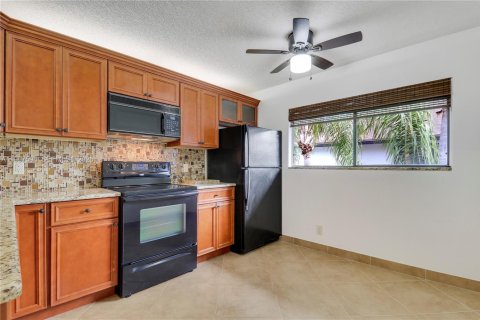 Condo in Delray Beach, Florida, 2 bedrooms  № 2029701 - photo 8
