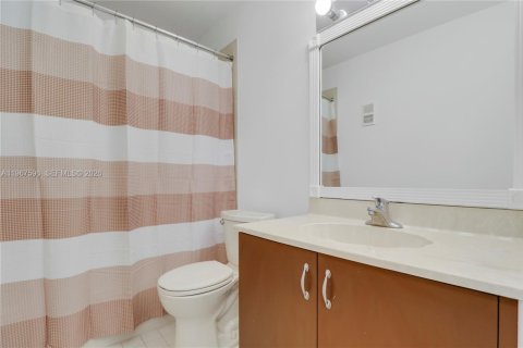 Condo in Delray Beach, Florida, 2 bedrooms  № 2029701 - photo 5