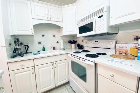 Condominio en venta en Hollywood, Florida, 1 dormitorio, 61.78 m2 № 2003647 - foto 5