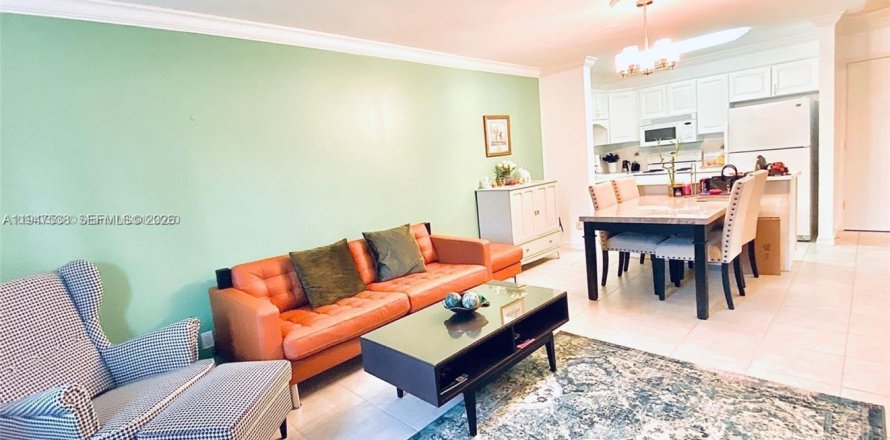 Condominio en Hollywood, Florida, 1 dormitorio  № 2003647