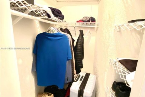 Condominio en venta en Hollywood, Florida, 1 dormitorio, 61.78 m2 № 2003647 - foto 10