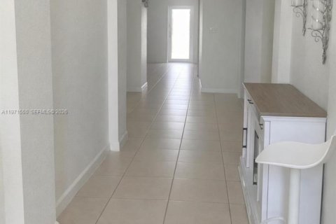 Casa en venta en Homestead, Florida, 4 dormitorios, 175.03 m2 № 2033787 - foto 2