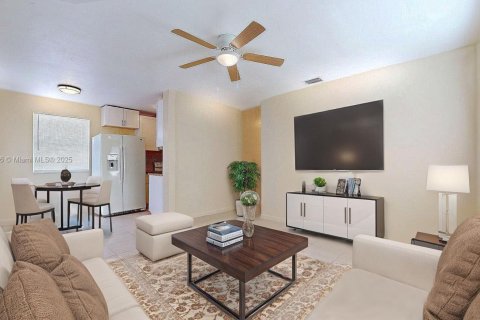 House in Florida City, Florida 3 bedrooms, 77.67 sq.m. № 1951423 - photo 11